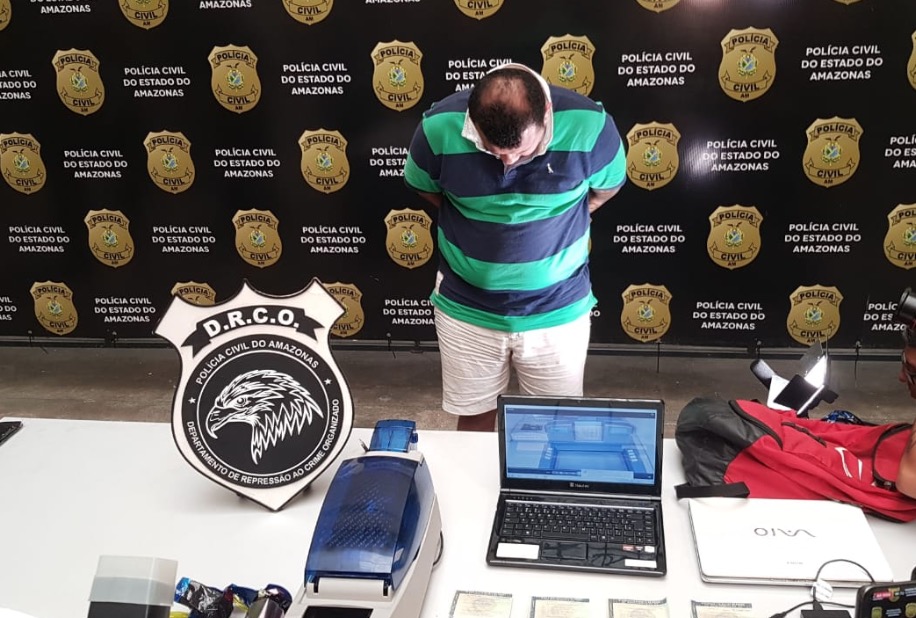 Acompanhado da esposa de 'Marcos Pará', homem é preso com fábrica de clonar cartões em Manaus
