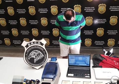 Acompanhado da esposa de 'Marcos Pará', homem é preso com fábrica de clonar cartões em Manaus