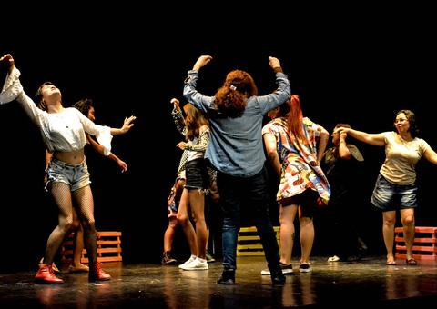 Espetáculo de dança ‘Notas Sobre Ela’ circula em escolas de jovens e adultos em Manaus