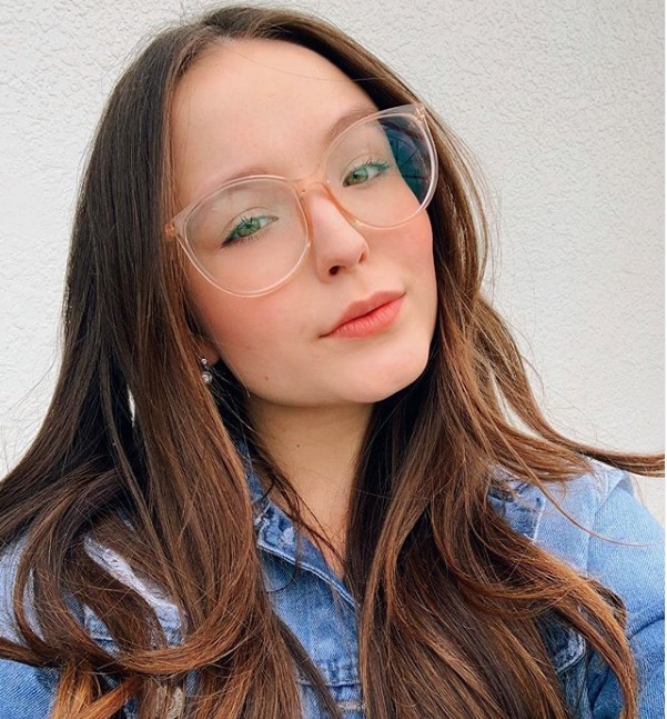 Larissa Manoela é internada e passa por cirurgia