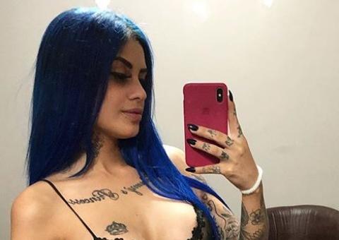 Turbinada em 'frente e verso', Tati Zaqui exibe corpão em fotos