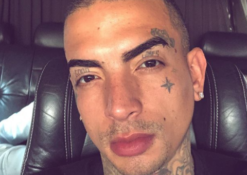 Em cerimônia discreta, MC Guimê é batizado em igreja evangélica 