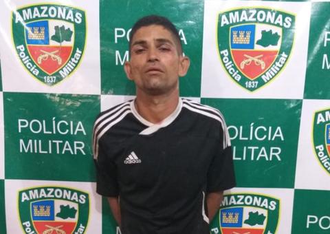 Com 2 armas, homem é preso após atirar em vítima durante assalto em invasão de Manaus
