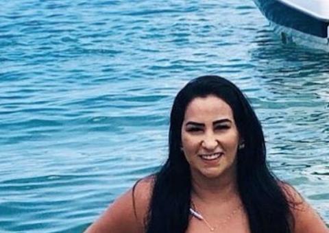 Fabíola Gadelha posta foto de biquíni e 'detalhe'  rouba atenção de seguidores 