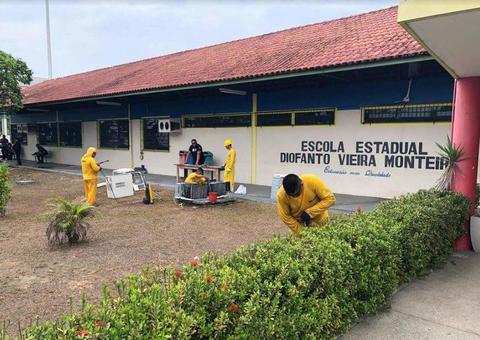 Detentos começam a realizar manutenção e limpeza em escola pública de Manaus