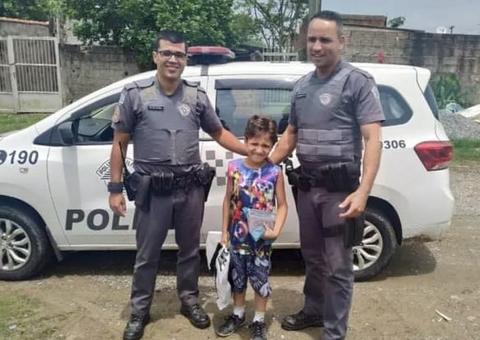 Em carta ao Papai Noel, menino pede comida e chinelo e viraliza na web