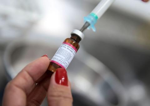 Sete em cada dez brasileiros acreditam em fake news sobre vacinas