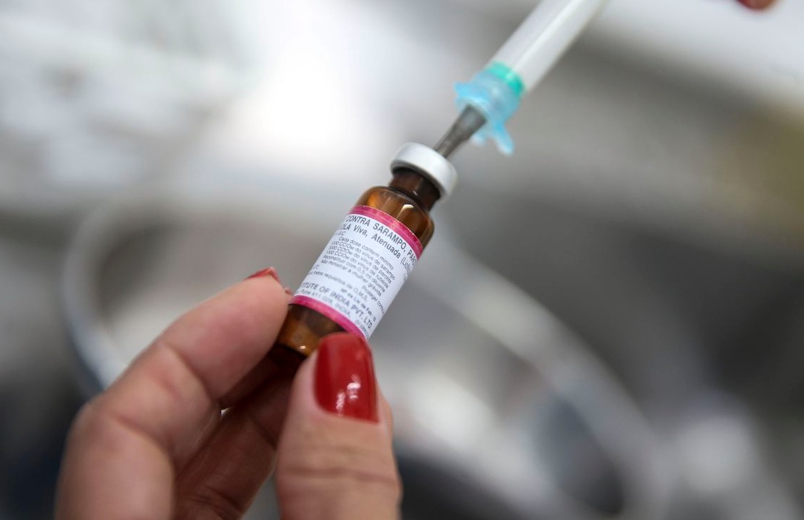 Sete em cada dez brasileiros acreditam em fake news sobre vacinas