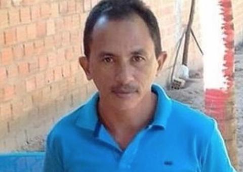  Cachê do cantor de 'Caneta Azul' dispara; saiba quanto ele pode ganhar por apresentação