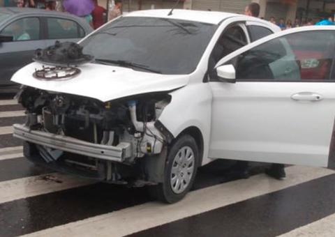 Adolescentes roubam carro de motorista de app, mas acabam presos após acidente em Manaus