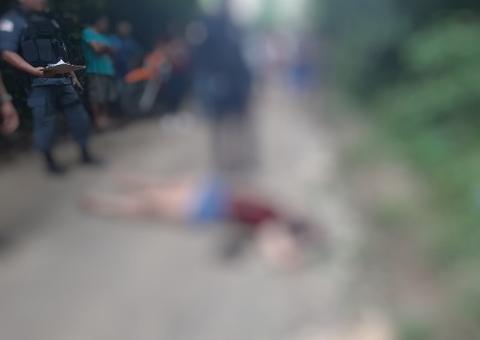 Amarrada e executada a tiros de pistola, mulher é abandonada no meio de ramal em Manaus