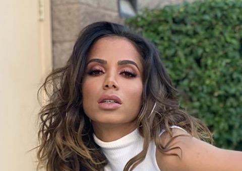 Anitta decide deixar o Brasil e notícia deixa funcionários desesperados