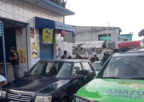 Assassinos de homem em mercadinho de Manaus estavam com motorista de app sequestrado no carro