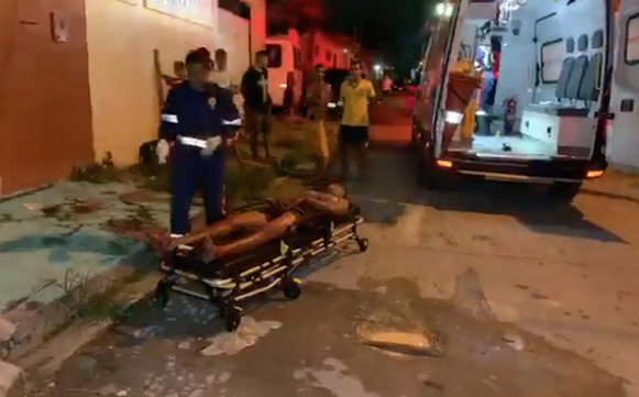 Durante assalto frustrado, homens são atropelados e espancados em Manaus