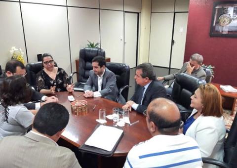Terceirizados da saúde entram em acordo com governo e suspendem greve em Manaus 