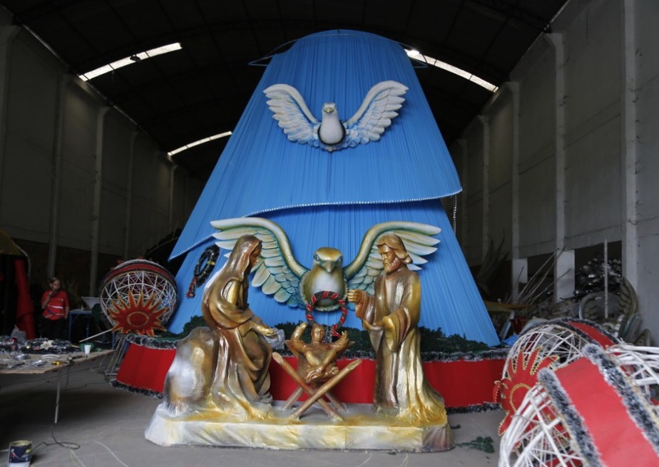 Árvore de Natal da Praça da Matriz deve ser entregue nesta terça-feira em Manaus