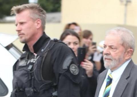 Internautas piram com 'Rodrigo Hilbert da PF', responsável pela custódia de Lula