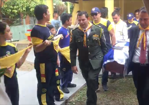 Grupo de desbravadores presta homenagem a adolescente morto em chacina no Nova Cidade