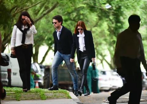 Marina Ruy Barbosa e mais famosos chegam para velório do piloto Tuka Rocha