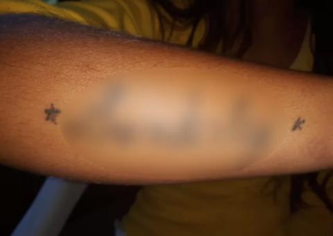 No Amazonas, menina de 13 anos foi obrigada a fazer tatuagem com nome do pai que a estuprava