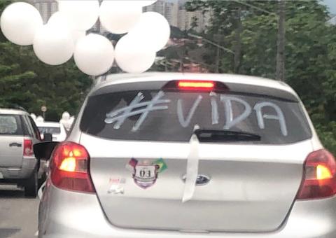 Motoristas de aplicativo realizam manifestação em Manaus