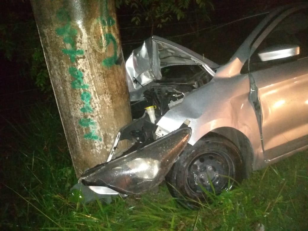 Três homens ficam em estado grave durante acidente de carro em Manaus