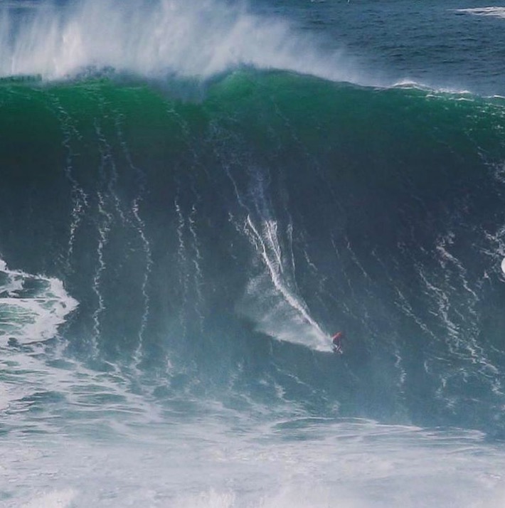 Pedro Scooby volta a surfar em onda gigante após experiência de ‘quase morte’