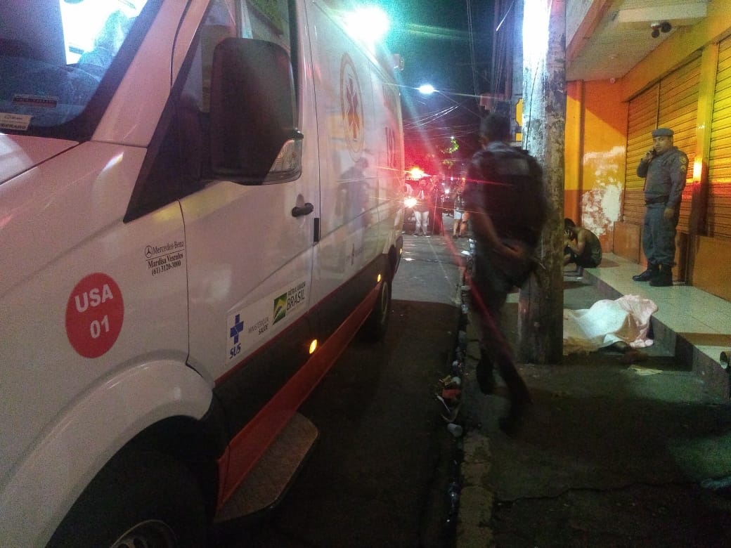 Casal é assassinado a tiros em via pública em Manaus
