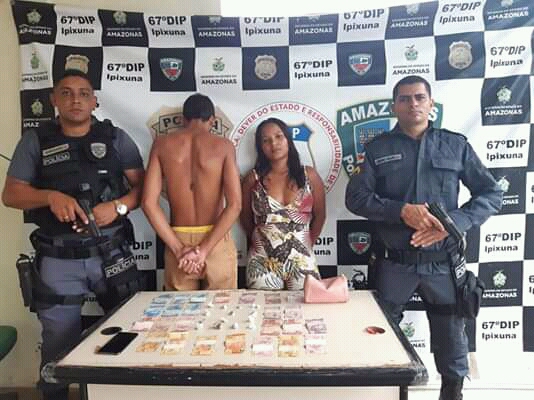 Mulher é presa com barras de maconha prensada escondida na bolsa no Amazonas 