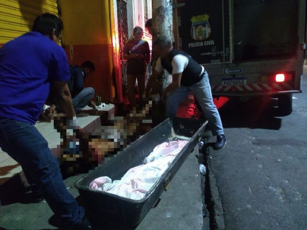 Homem morto em via pública de Manaus teve o corpo crivado com 24 balas