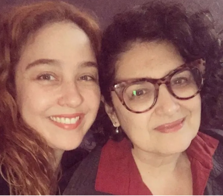 Débora Lamm comemora dez anos de casamento com Inez Viana