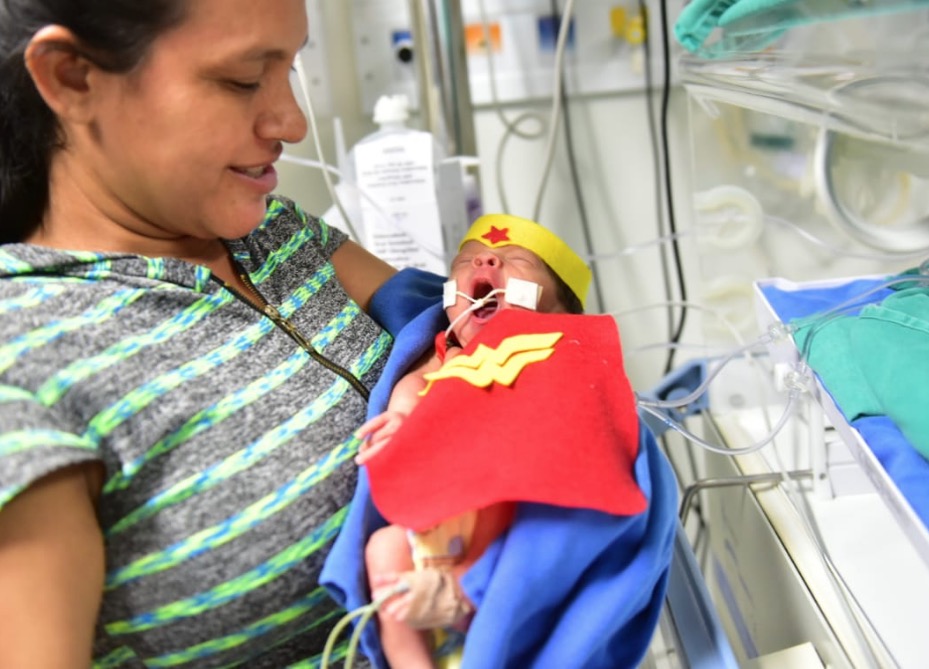 Bebês prematuros viram super-heróis na Maternidade Balbina Mestrinho