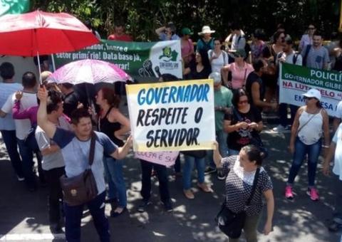 Governo paga primeira parcela do 13º salário de servidores no Amazonas 