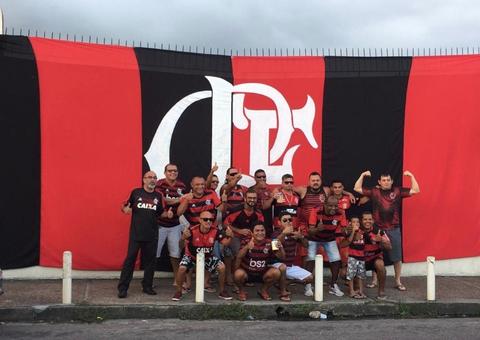 Bar com dono vascaíno prepara festa para torcida do Flamengo em Manaus