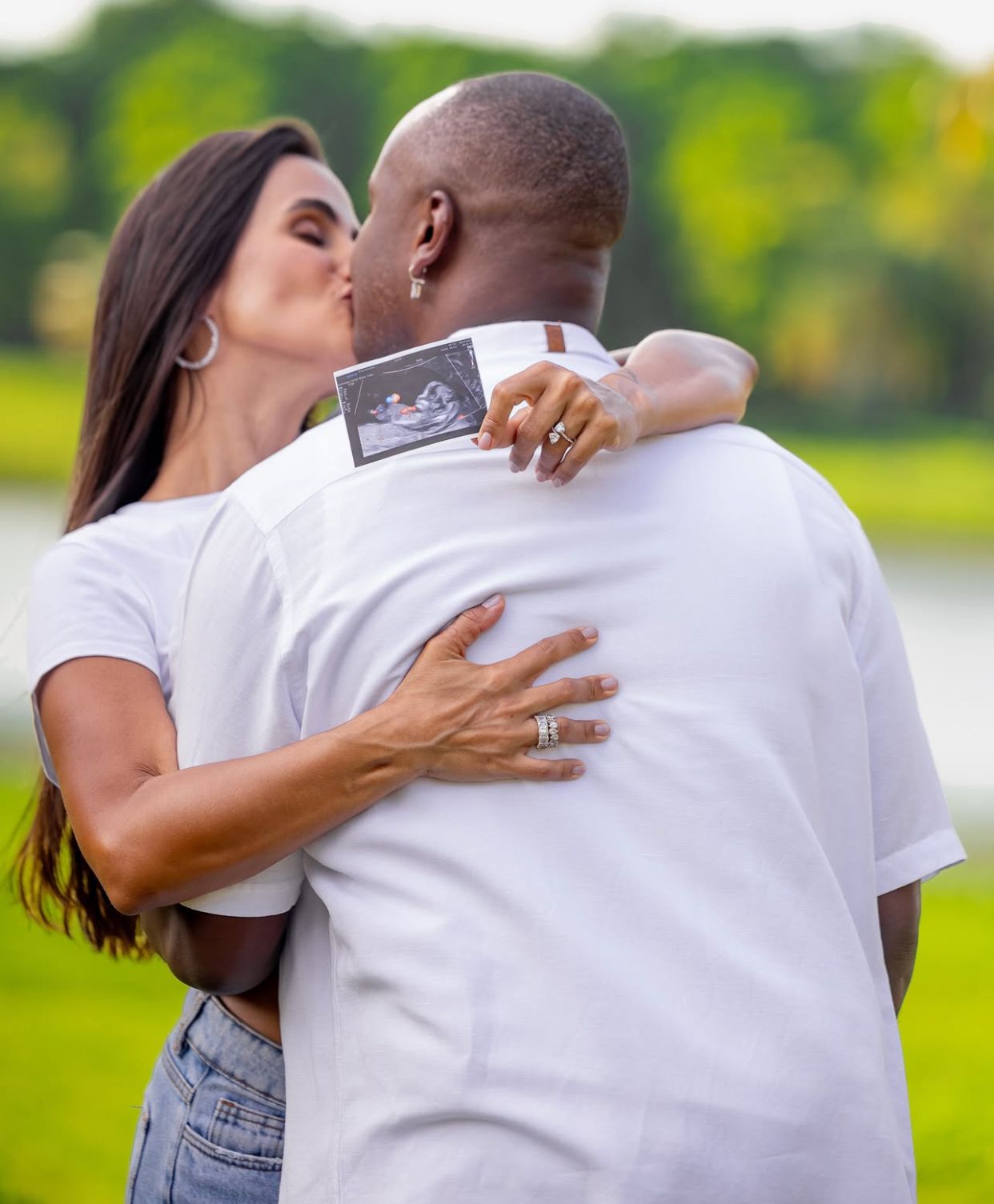 Thiaguinho e Carol Peixinho anunciam gravidez 