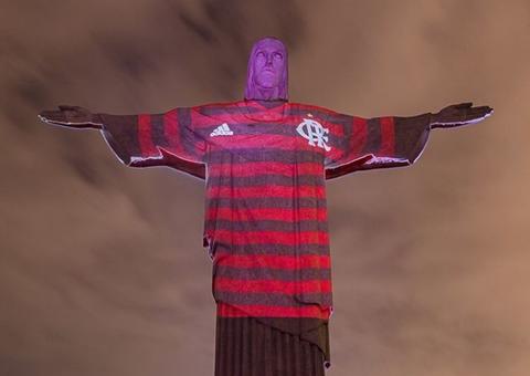 Cristo Redentor veste camisa do Flamengo antes da final da Taça Libertadores