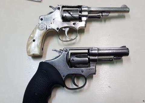 Com drogas e armas, mulher e comparsas são presos em Manaus