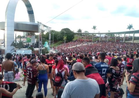 Em Manaus, torcedora passa mal durante jogo entre Flamengo e River Plate