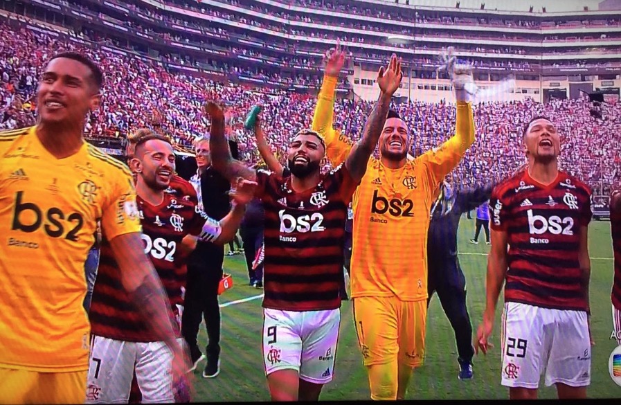 HERÓICO: Com virada épica, Flamengo é campeão da Libertadores da América