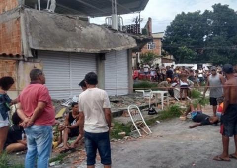 Durante jogo do Flamengo, grupo faz churrasco em laje e estrutura desaba