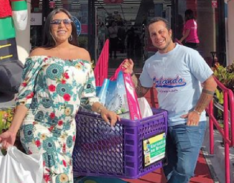 Nos EUA para o nascimento do filho, Thammy e Andressa finalizam enxoval