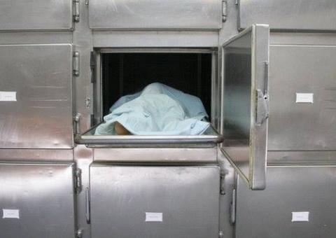 Com pescoço quebrado, homem é achado nos fundos de supermercado em Manaus