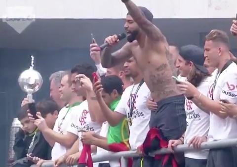 Com música que homenageia Gabigol, jogadores e torcida fazem festa da vitória no Rio