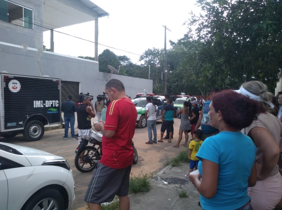 Família aponta suspeito de matar mulher encontrada nua dentro e casa em Manaus
