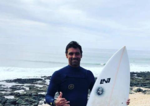 Bicampeão brasileiro de surf tem mal súbito e falece durante competição