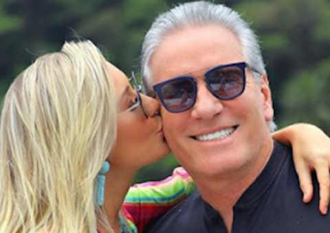 Roberto Justus e Ana Paula Siebert anunciam sexo e nome do bebê em chá revelação luxuoso  