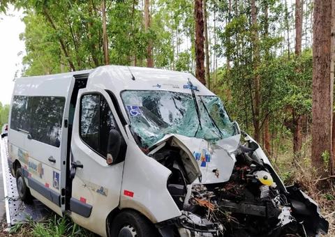 Quatro pessoas morrem em acidente de ônibus
