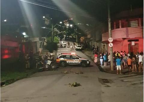 Bebê cai do colo da mãe e morre ao ser atropelado por ônibus