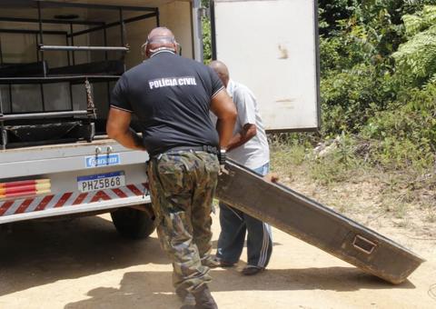 Nua, jovem é encontrada morta em área de mata em Manaus