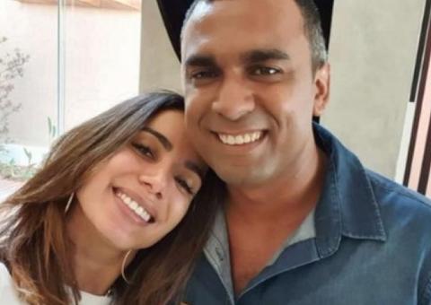  Evangélico, irmão de Anitta acompanha cantora em show: 'Canta muito'